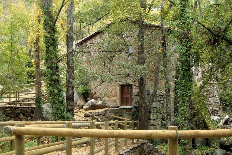 Disfrutar de paisajes naturales, buena gastronomía y aguas termales en los Baños de Montemayor