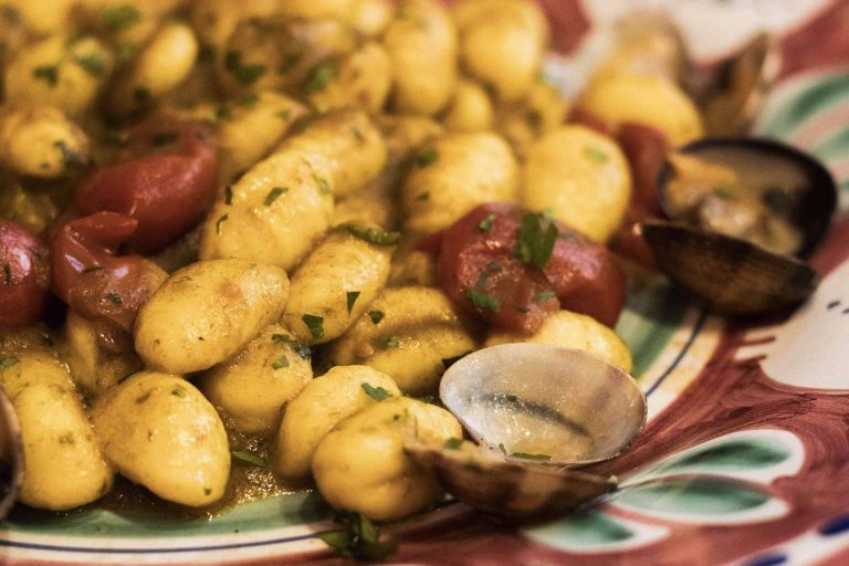 Disfrutar en Barcelona de las diferentes tradiciones gastronómicas de Nápoles, en el restaurante Spaccanapoli