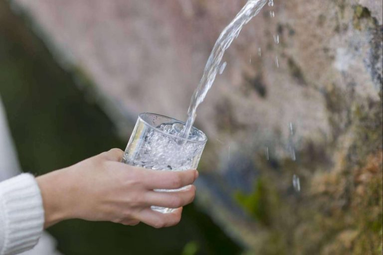 #SoydeMijas se ocupa de la defensa del derecho a consumir un agua pura en Mijas