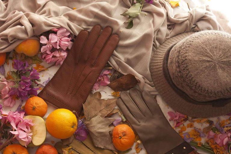 Elegancia en cualquier look con los guantes de piel de Santacana
