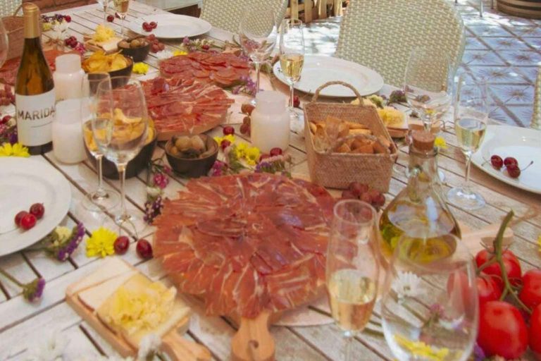 El jamón ibérico de Enrique Tomás es un elemento indispensable en las celebraciones