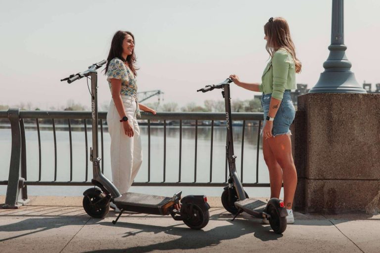 Los patinetes eléctricos Apollo llegan a España de la mano de Urbing