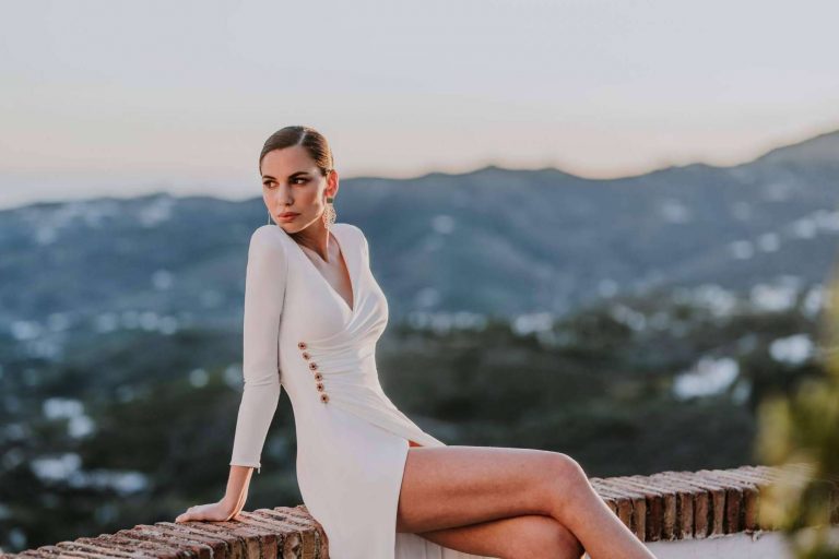 Silvia Fernández personaliza vestidos de novia
