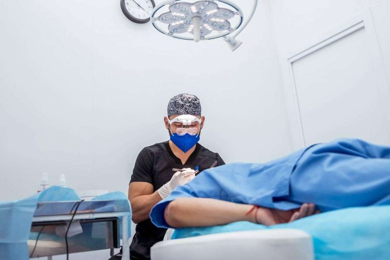 Implantes de cabello realizados con la última tecnología, de la mano del Dr. Bern