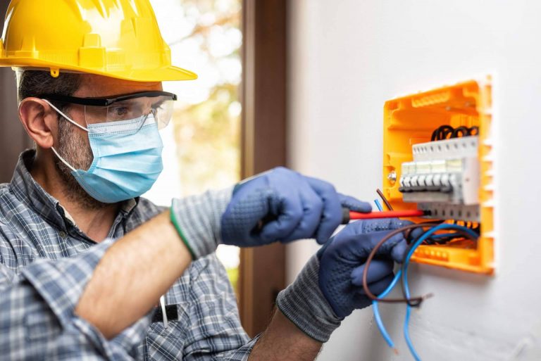 Electricista certificado en la Comunidad Valenciana, con Savelec