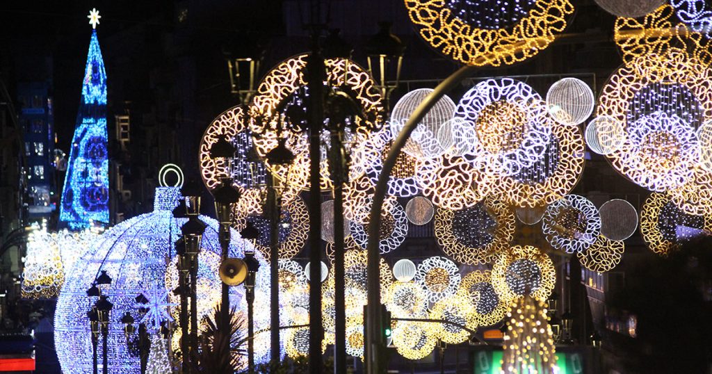 Luces De Navidad: La Absurda Batalla Para “Ahorrar” En Continúas Subidas  