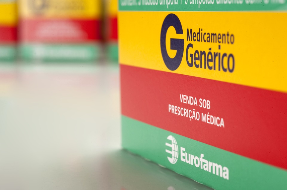 Si los medicamentos genéricos son iguales a los medicamentos de marca, ¿por qué los de marca son más costosos?