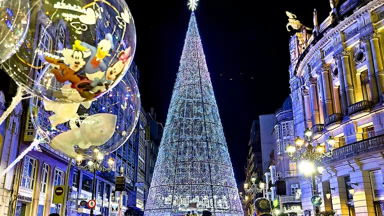 Luces De Navidad: La Absurda Batalla Para “Ahorrar” En Continúas Subidas  