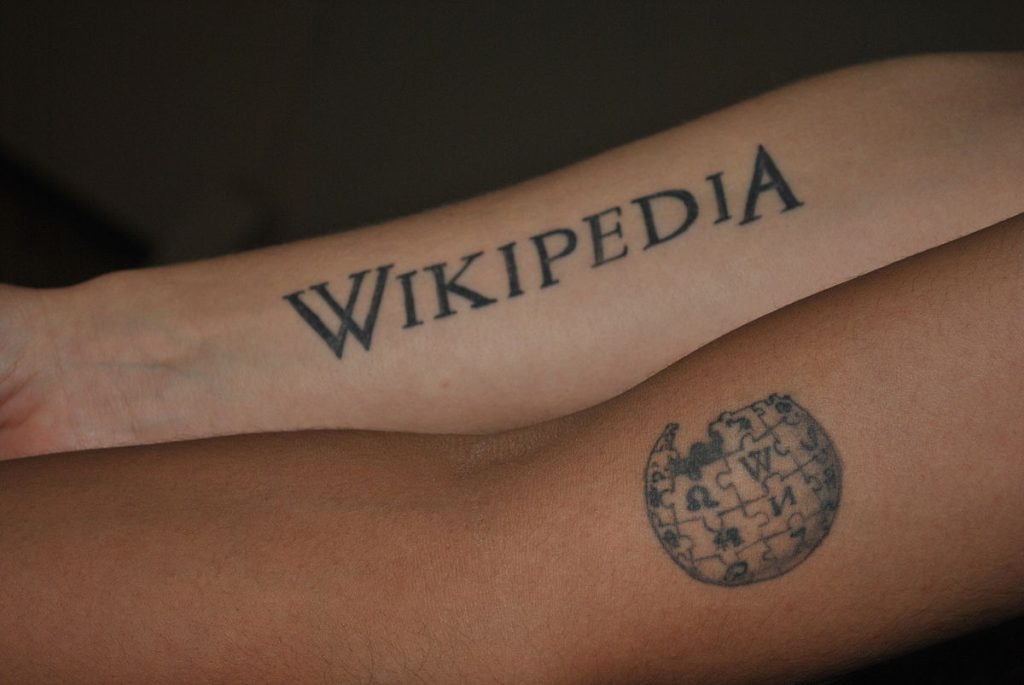 No haces una investigación exhaustiva del tatuador o de su estudio