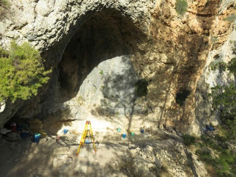 Una investigación sobre el Abric del Pastor de Alcoi logra aislar un episodio de ocupación neandertal