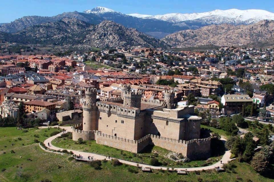Manzanares El Real: Un pueblo cerca de Madrid para aquellos que buscan tranquilidad