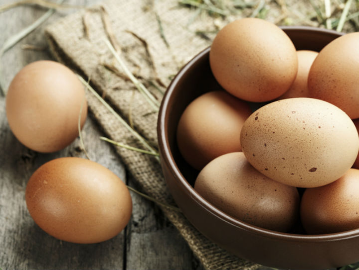 ¿Debemos realmente guardar los huevos en el refrigerador?