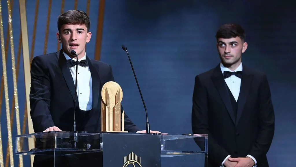 Gavi triunfa en la entrega de France Football 
