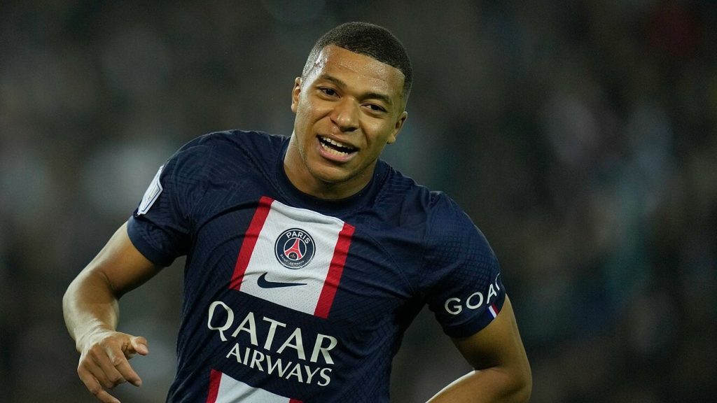 ¿Kylian juega sus cartas con inteligencia? 