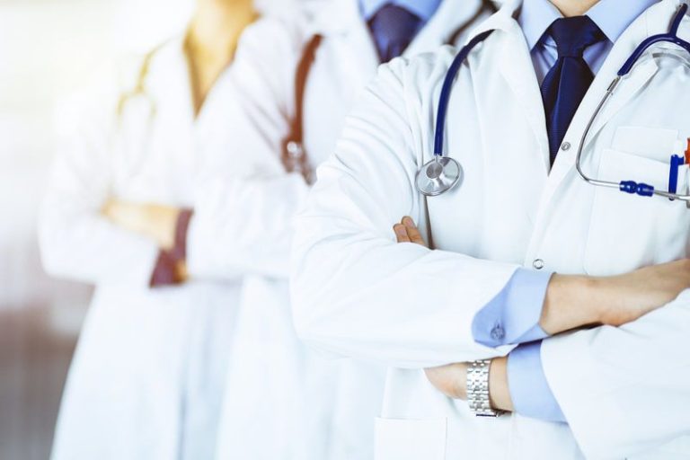 Sanidad logra la unidad de los médicos contra el «bodrio» del Estatuto Marco