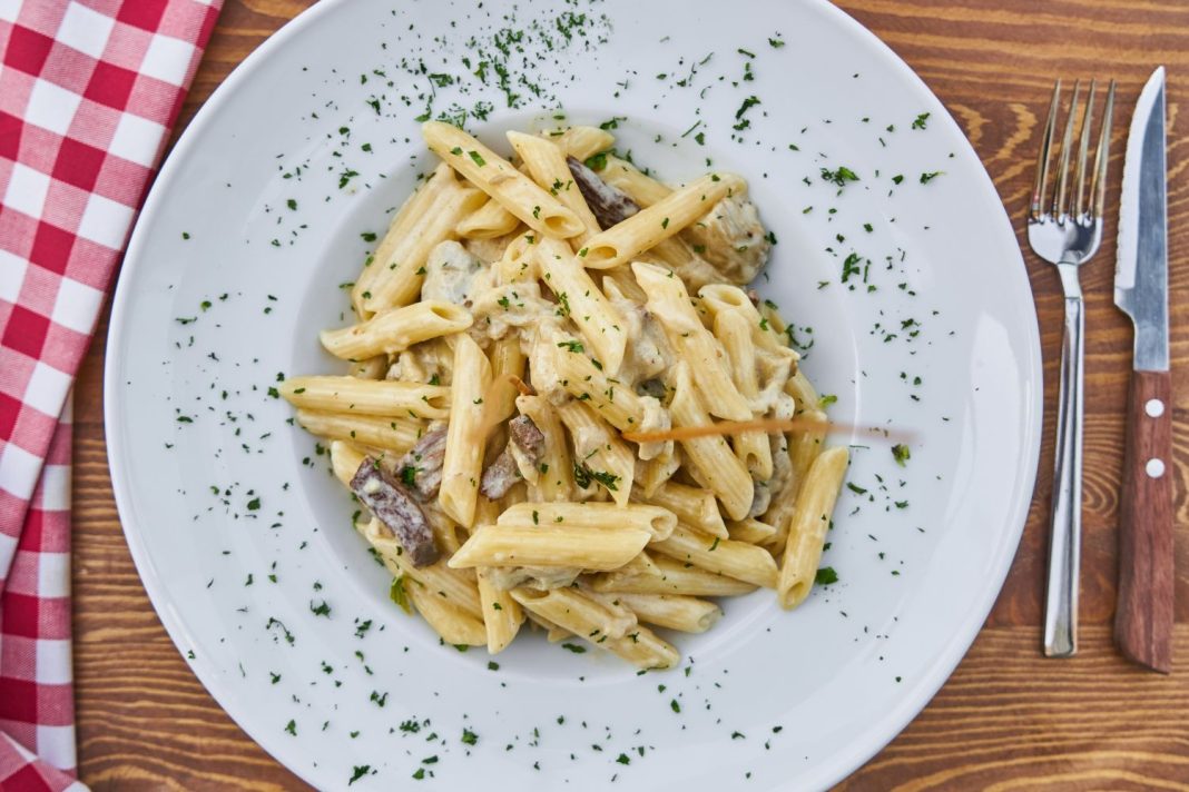 La receta rápida de macarrones con atún que nunca te quedará líquida