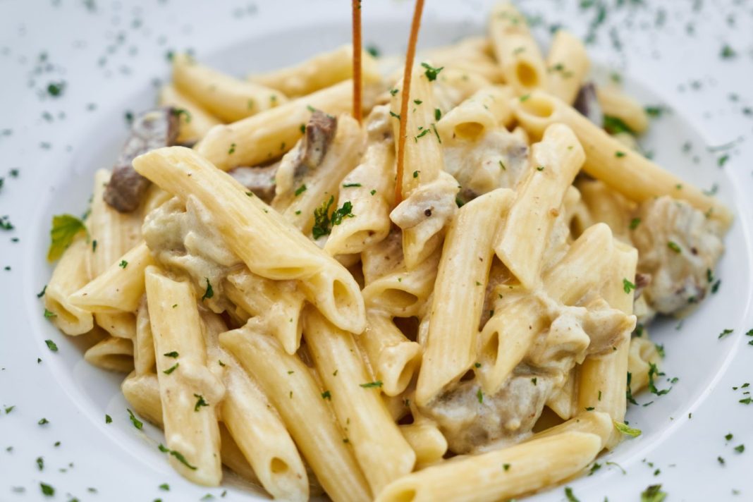 La receta rápida de macarrones con atún que nunca te quedará líquida