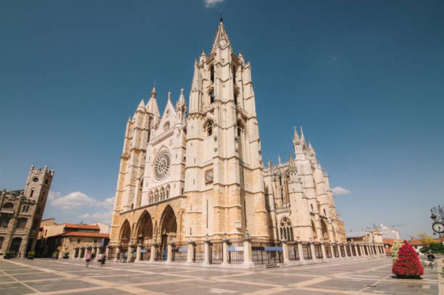 Las Catedrales Más Bonitas De España: León