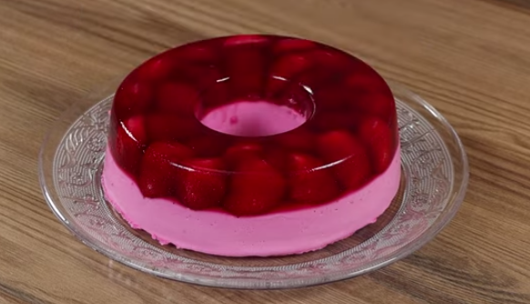 Los 3 ingredientes que necesitarás para una gelatina de fresa