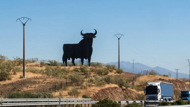 Cuál es el origen del mítico toro que ves en las carreteras de España