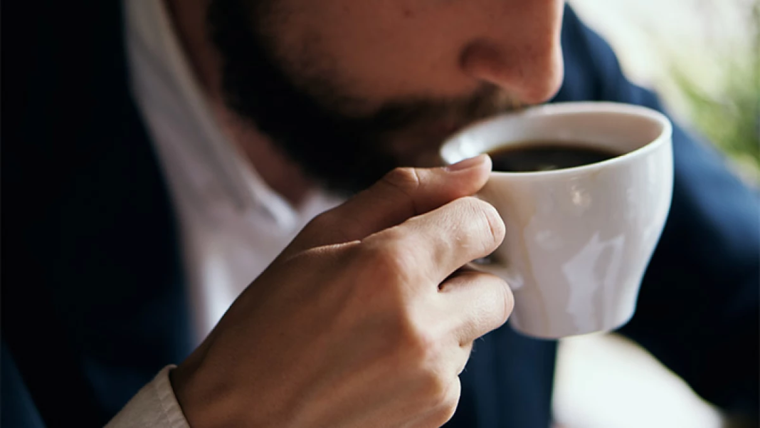 ¿Sabías que la cafeína en exceso puede llegar a producir cansancio?