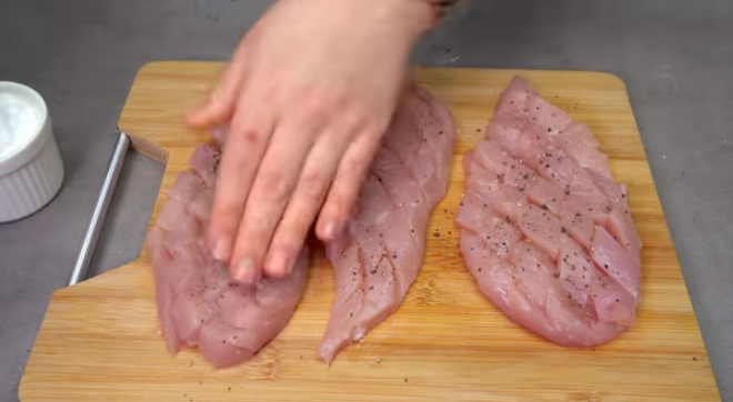 La receta de pechuga de pollo que nunca te sabrá seca