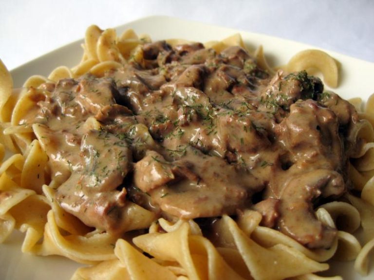 Ternera Strogonoff: El delicioso plato ruso que no podrás odiar