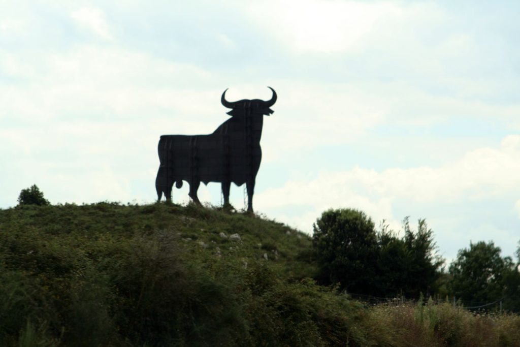 Cuál Es El Origen Del Mítico Toro Que Ves En Las Carreteras De España