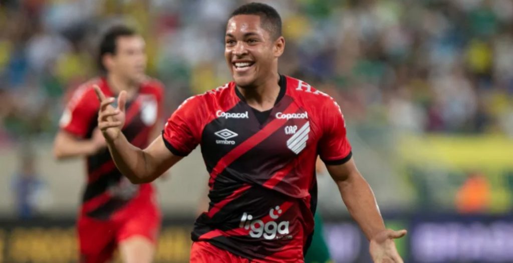 El futbolista que puede quitarle el puesto a Lewandowski en el Barcelona 194 Vitor Roque, el elegido por el FC Barcelona