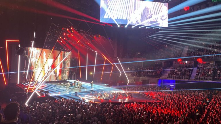 El concierto de los Backstreet Boys: un paseo por la nostalgia para las adolescentes de los 90