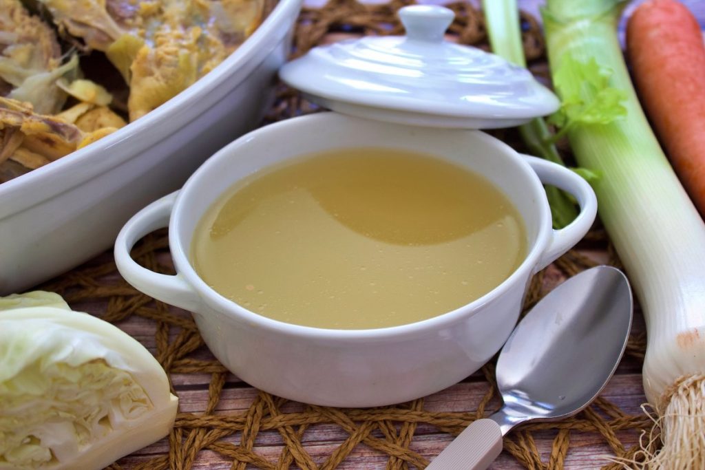 foto de portada del caldo de pollo casero