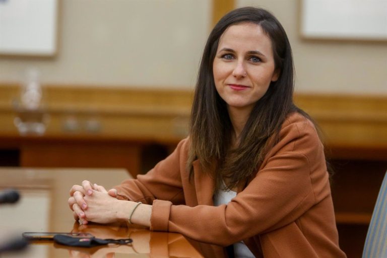 Podemos cree que con 100 euros podrás conciliar el trabajo con ser madre