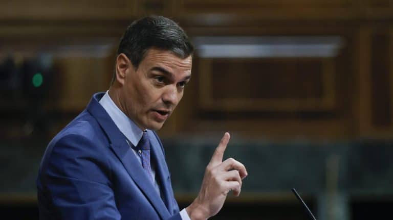 Pedro Sánchez vuelve a «plagiar»: ahora tira de Wikipedia para sus respuestas en el Congreso