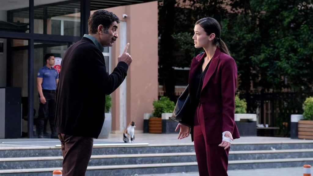 Secretos de familia: así son sus protagonistas en la vida real 43 Secretos de familia: ¿Quién es Pinar Deniz?