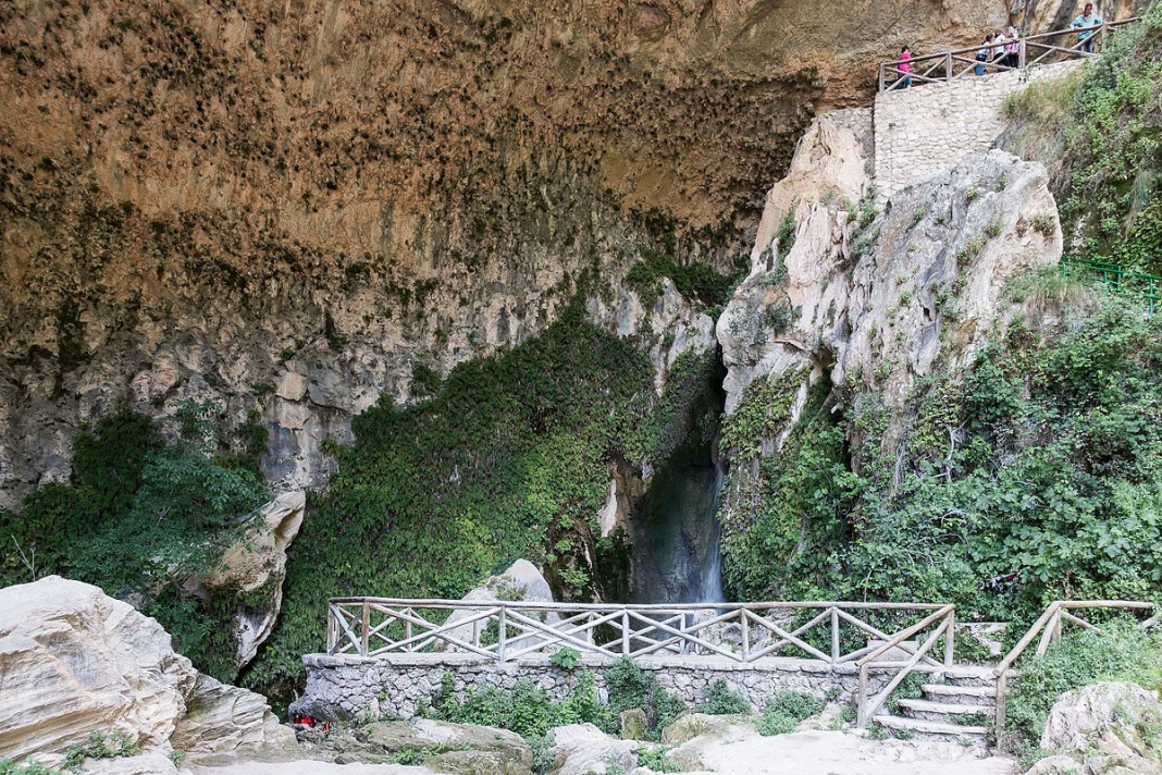 Cueva del agua en Tíscar – Jaén