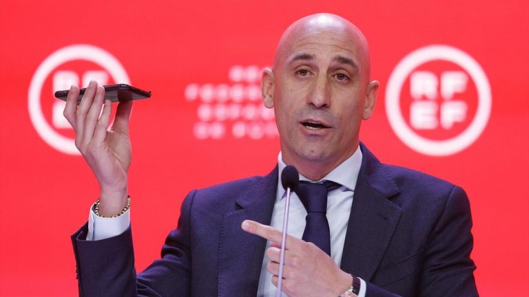 La Asociación para Mujeres en el Deporte Profesional pide la dimisión de Luis Rubiales