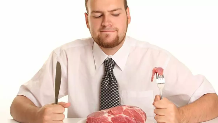 Señales que te avisan de un exceso de proteínas