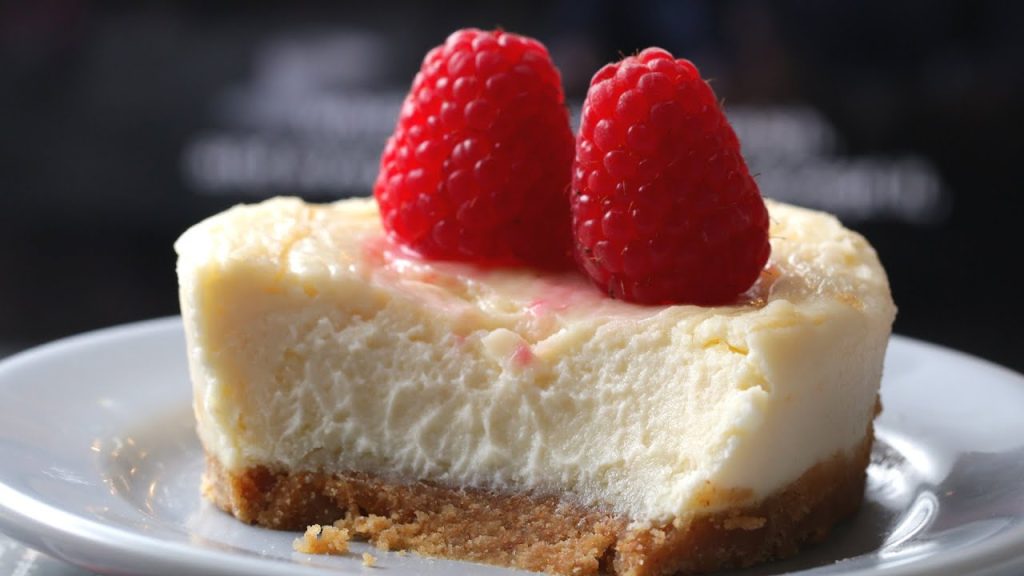 La receta de tarta de queso con solo 5 ingredientes que puedes hacer en 4 minutos