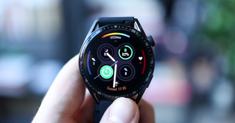 Una pantalla táctil que lo coloca en posición de competir con cualquier smartwatch del mercado