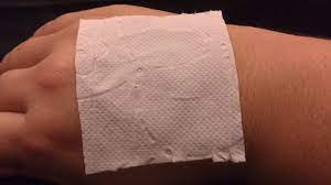 Limpia las heridas con papel higiénico