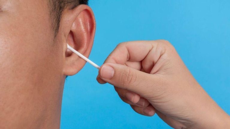 No usar bastoncillos y otros trucos para cuidar de nuestros oídos y prevenir otitis