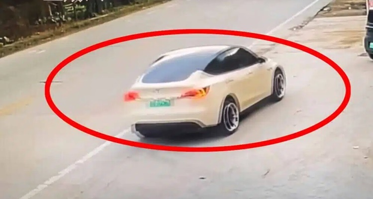 Tesla Model Y China aaccidente