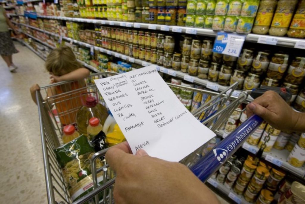 No Vayas A Comprar Con La Familia