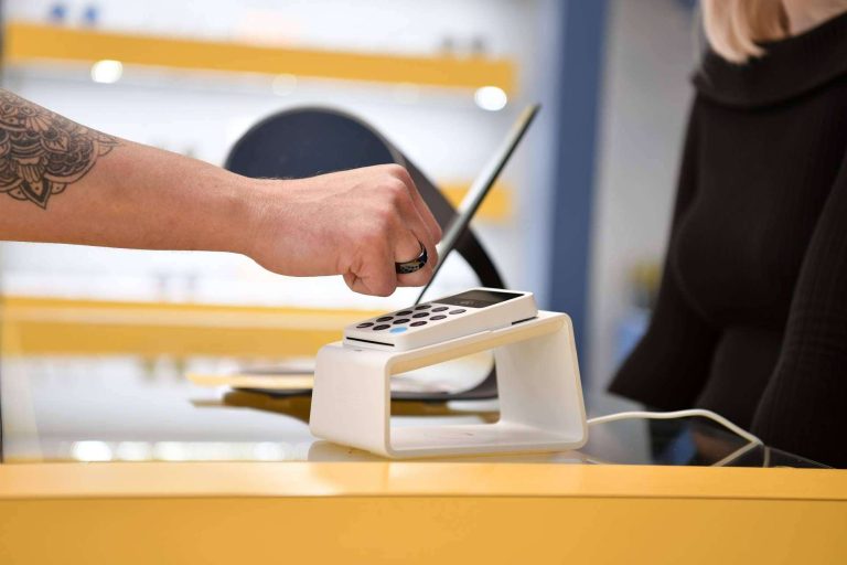 ​​Rikki, el anillo inteligente que permite pagar igual que una tarjeta bancaria