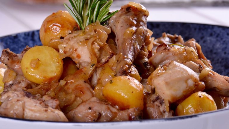 Conejo al ajillo: el truco infalible de Karlos Arguiñano para que salga espectacular