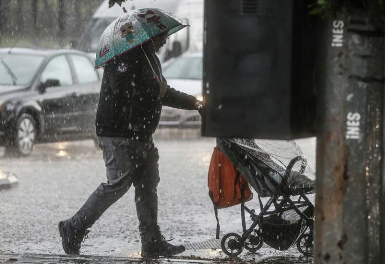 Las precipitaciones serán hoy localmente fuertes en Andalucía occidental y en las islas Canarias de mayor relieve