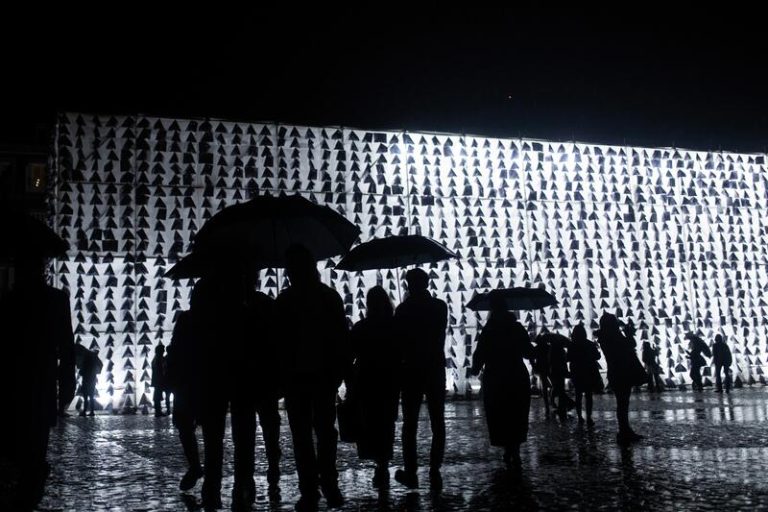 Un espectáculo que explora el concepto de lo efímero y la singularidad de las burbujas, adelanto de LuzMadrid 2023