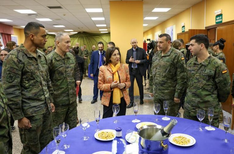 Robles matiza sus críticas al ‘solo sí es sí’ y asegura que el Gobierno trabaja «unido» contra la violencia de género