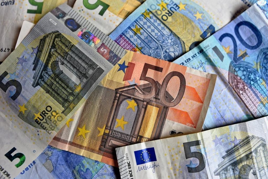 Qué Hacer Si Tienes Billetes Falsos