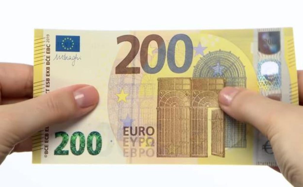 Qué Hacer Si Tienes Billetes Falsos